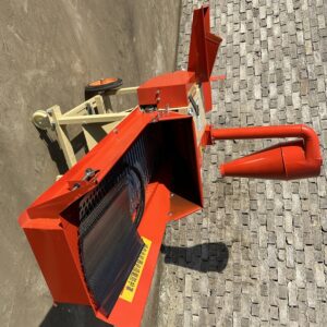 Horizontal grass cutting machine
