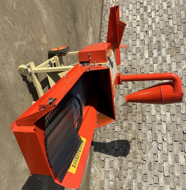 Horizontal grass cutting machine